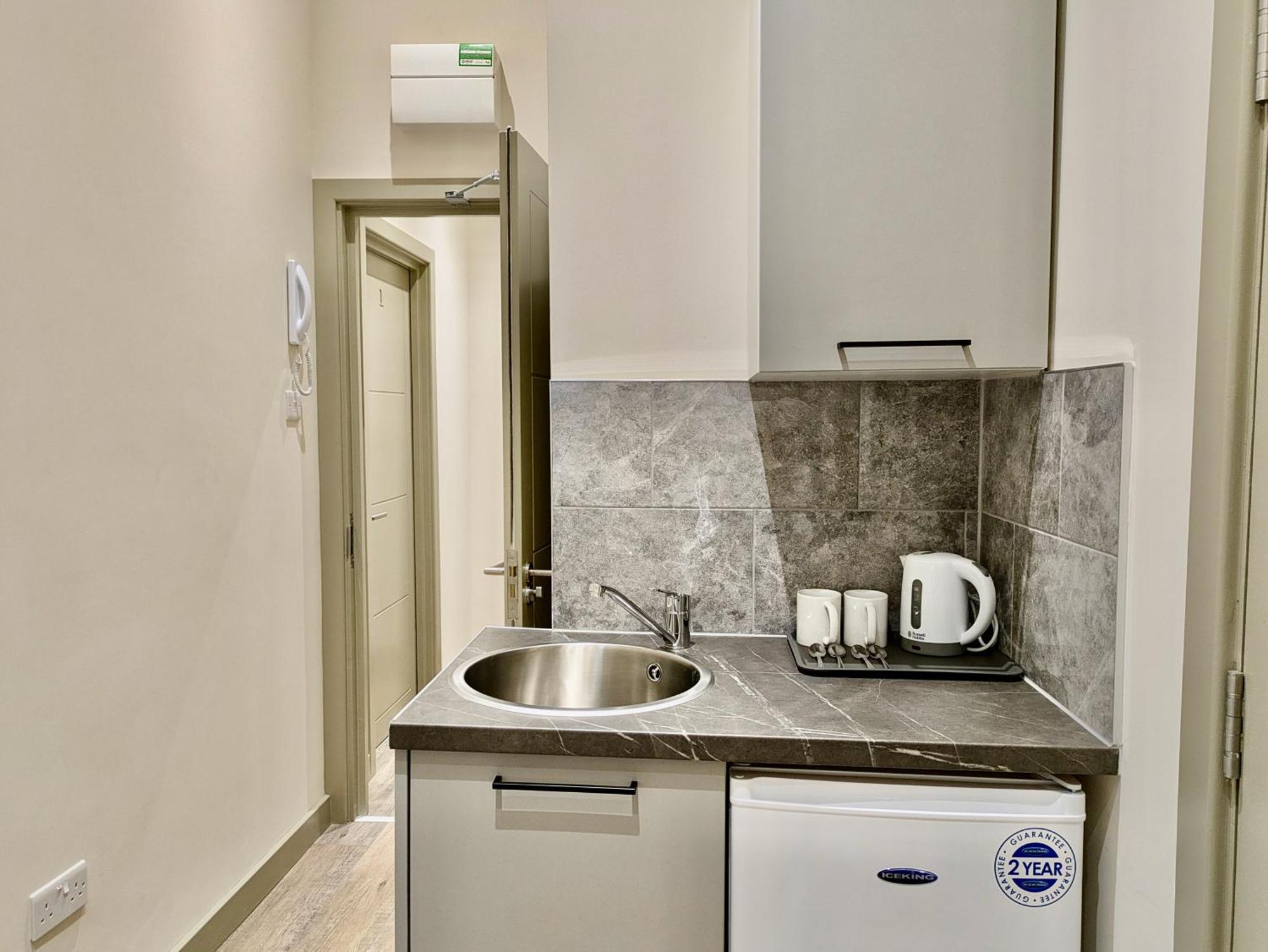 Battersea Serviced Лондон